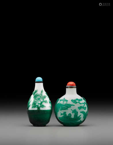 Two green overlaid glass snuff bottles  Late 18th/19th century