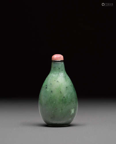 A spinach jade snuff bottle  19th century