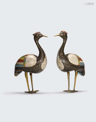 A PAIR OF CLOISONNÉ BIRDS  Late Qing/Republic period