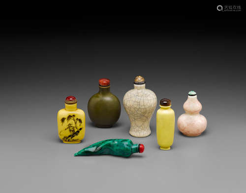 Six glazed porcelain snuff bottles  19th/20th century