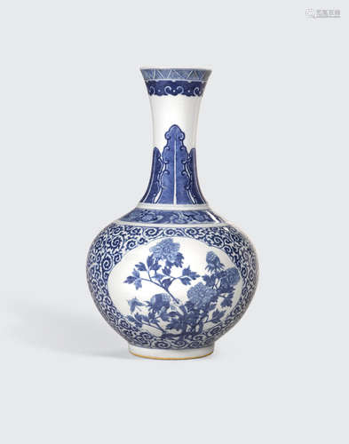 A blue and white porcelain vase  Late Qing/Republic period