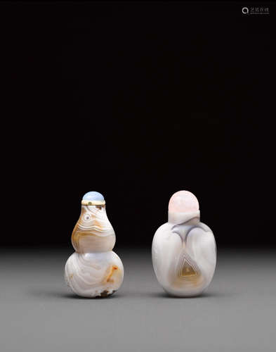 Two 'thumbprint' agate snuff bottles   Late 18th/19th century