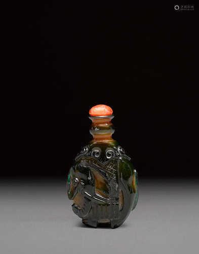 Circa 1800 A green overlay cafe au lait glass snuff bottle