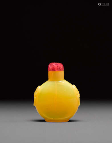 Probably Imperial, attributed to the Beijing Palace Workshops, 18th century A fine yellow glass snuff bottle