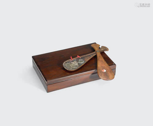 A hongmu box and a weight scale box