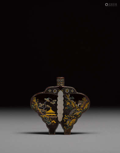 Late 19th/early 20th century, Tsuda Family, Kyoto A Japanese lac burgauté metal snuff bottle