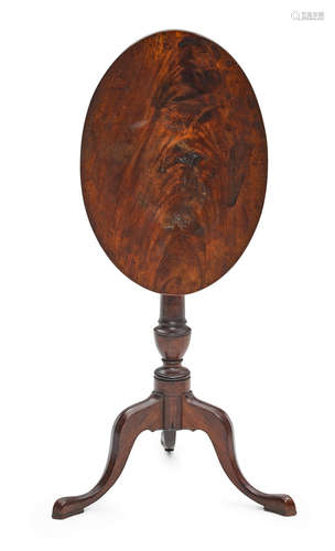 New England, late 18th century A Chippendale Mahogany Tilt Top Table