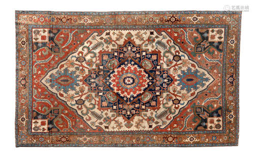 Late 19th/early 20th century A Serapi Carpet