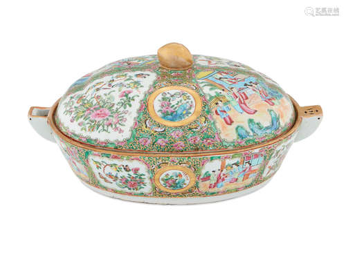 A Chinese Export porcelain Rose medallion covered warming tureen