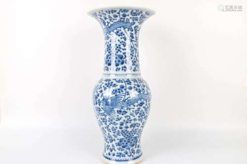 A Chinese Blue and White Porcelain Vase