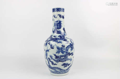 A Chinese Blue and White Porcelain Vase