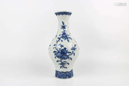 A Chinese Blue and White Porcelain Vase