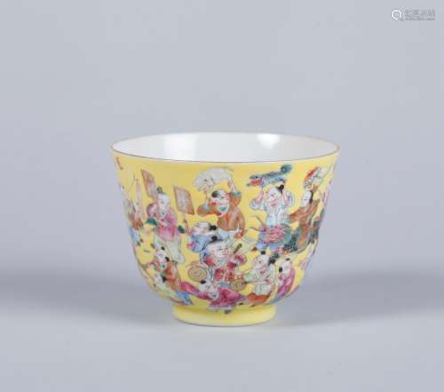 A Chinese Yellow Ground Famille-Rose Porcelain Cup