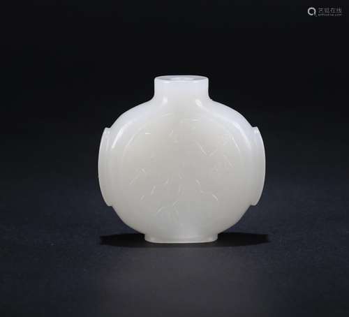 A Chinese Carved Jade Snuff Bottle