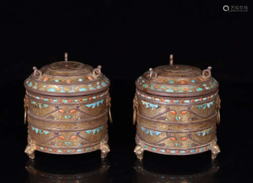 A PAIR OF GILT SILVER ROYAL STYLE GEM AND CORAL EMBEDED BOXS