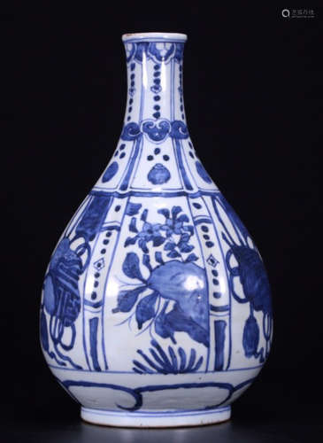 A BLUE&WHITE VASE WITH FLOWERS PATTERN