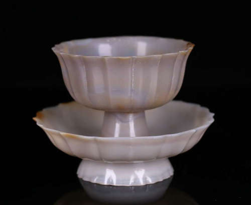 A SET OF AGATE SUNFLOWER SHAPED  CUP AND CUP HOLDER