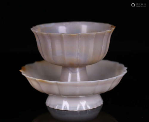 A SET OF AGATE SUNFLOWER SHAPED  CUP AND CUP HOLDER