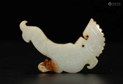 A HETIAN JADE PENDANT WITH DRAGON PATTERN