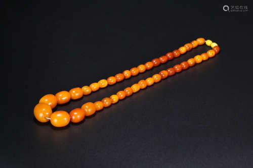 A OLD AMBER NECKLACE