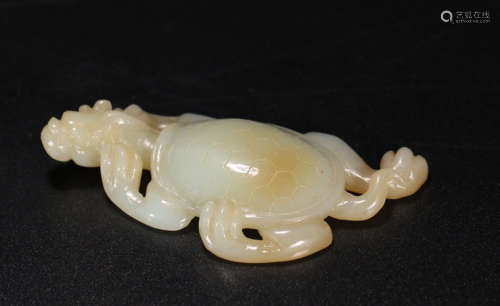 A HETIAN JADE TORTOISE CARVED ORNAMENT