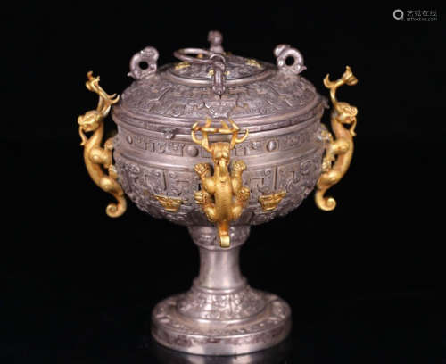 A SILVER HIGH FOOT PLATE WITH FOUR GILT BRONZE DRAGON DESIGN