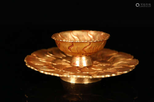 A SET OF GILT SILVER FLOWER SHAPED  PLATE AND CUP
