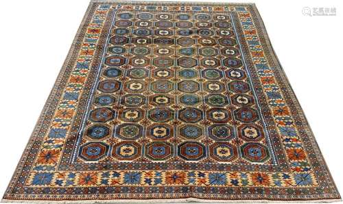 Tapis Azerbaïdjan. A six rangs de médaillons octog…