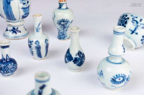 CHINE. Lot en porcelaine à décor bleu blanc compre…