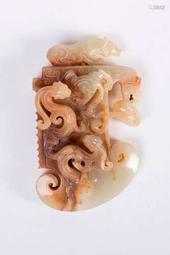 CHINE. SUJET en agate sculptée à décor de dragons …