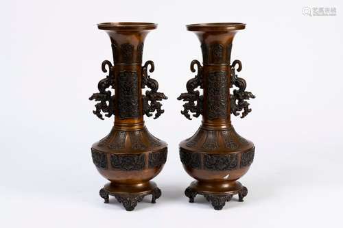 CHINE. Paire de VASES à panse basse et col évasé, …