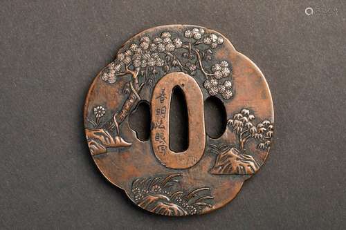 JAPON. TSUBA quadrilobée en bronze patiné à décor …