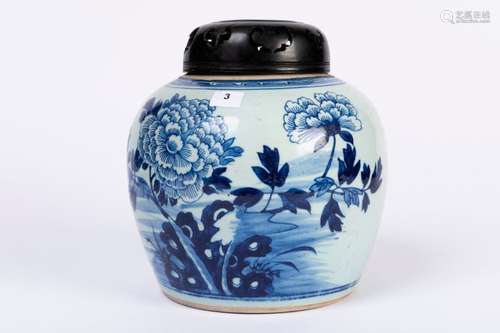 CHINE. POT à gingembre en porcelaine à décor flora…