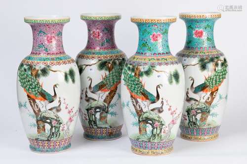 Lot de quatre VASES ovoïdes en porcelaine à décor …