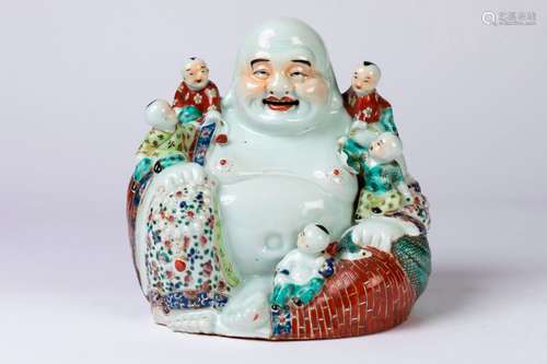 CHINE. BOUDDHA Maitreya en porcelaine à décor poly…