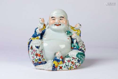 CHINE. BOUDDHA Maitreya en porcelaine à décor poly…