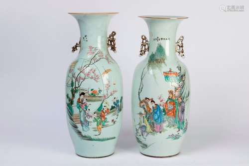 CHINE. Deux VASES en porcelaine à décor polychrome…