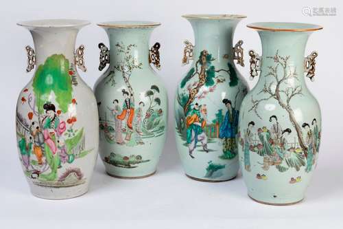 CHINE. Lot de trois VASES en porcelaine à décor po…