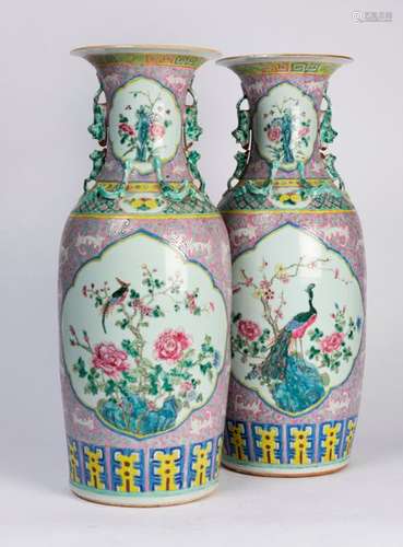 CHINE. Paire de VASES en porcelaine à décor en éma…