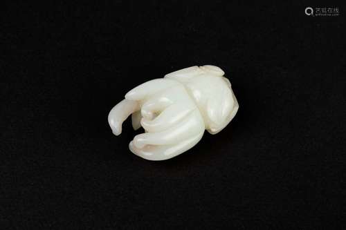 CHINE. Coloquinte en jade sculpté. H. 5 cm (restau…