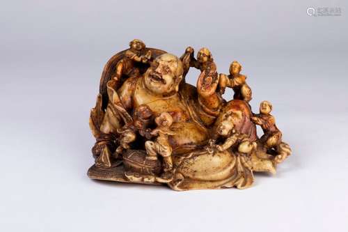 CHINE. SUJET en pierre de lard sculptée et gravée …