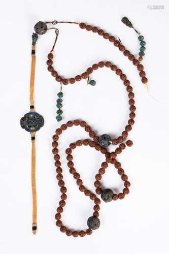 CHINE. COLLIER en perles sculptées, rythmées de sp…