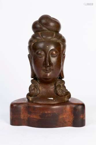 CHINE. Tête de BOUDDHA en bronze patiné. Socle de …