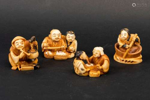 JAPON. Série de quatre NETSUKE en ivoire sculpté e…