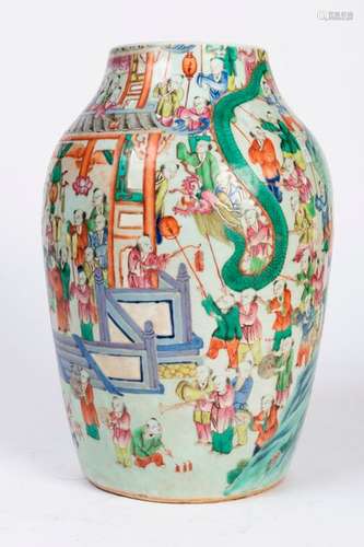 CHINE. VASE en porcelaine à décor en plein d'une s…