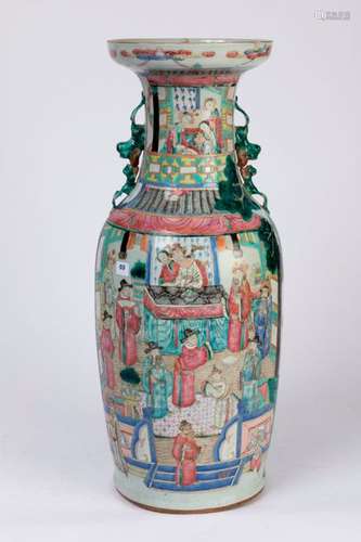 CHINE. VASE en porcelaine à décor en émaux de la F…