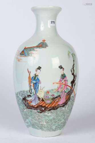 CHINE. VASE ovoïde à col étranglé, en porcelaine à…