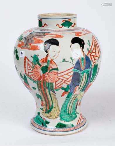 CHINE. VASE balustre en porcelaine polychrome à dé…