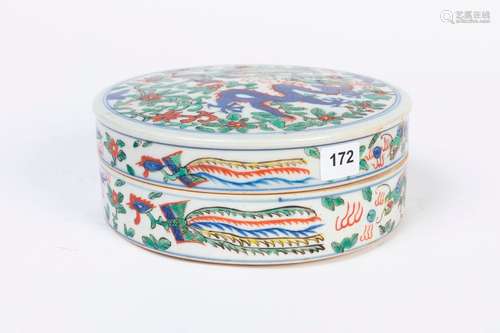 CHINE. BOÎTE ronde en porcelaine à décor polychrom…