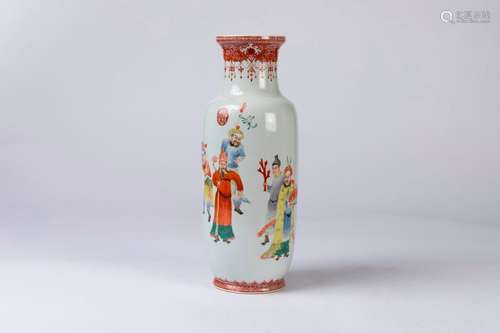 CHINE. VASE rouleau en porcelaine à décor polychro…